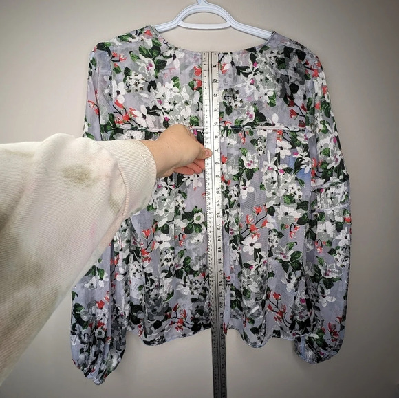 INC International Concepts Tie V  Neck Grey Floral Textured Blouse Women Small - Picture 11 of 11